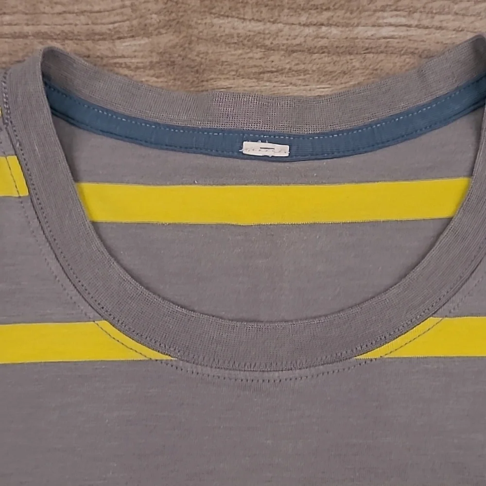 LULULEMON Grey Yellow Striped Athletic Sz Medium Mens Workout T Shirt - Picture 2 of 3